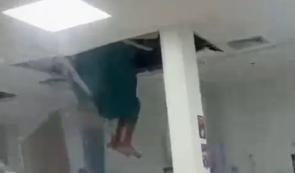 Paciente tenta fugir pela ventilação de hospital e cai do teto; veja vídeo