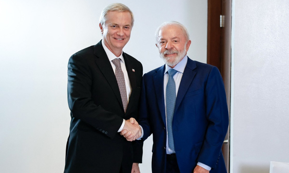 Lula desiste de ir à posse de Kast no Chile, que terá as presenças de Flávio e Eduardo