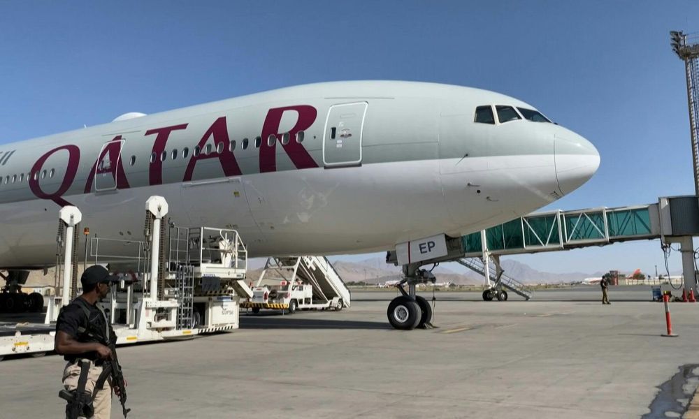 Qatar Airways e Emirates retomam operações com voos de repatriação no Oriente Médio