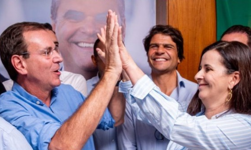 Vice de Eduardo Paes anuncia apoio à candidatura de Flávio Bolsonaro