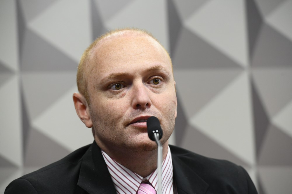 Moraes barra saída temporária de Delgatti da prisão