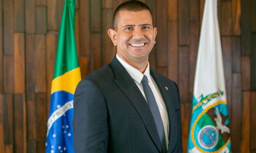 Douglas Ruas é eleito presidente da Alerj e pode assumir governo do RJ