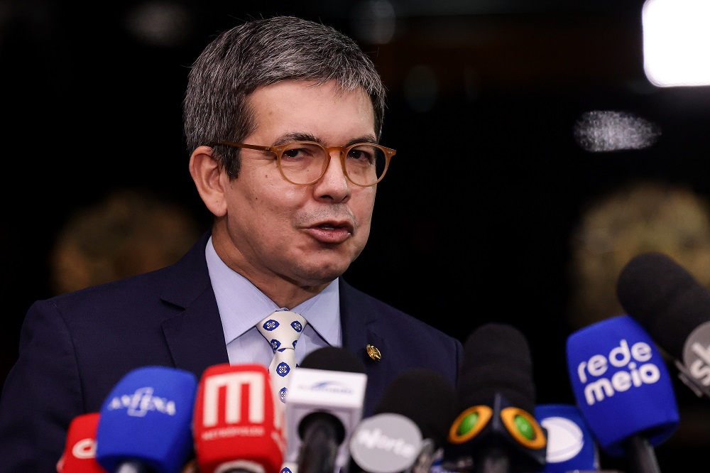 ‘Queremos quebrar outros sigilos relacionados ao tema da CPMI’, diz Randolfe Rodrigues