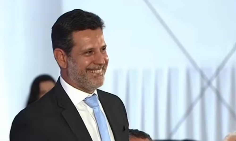 Lula confirma Leonardo Barchini como novo ministro da Educação