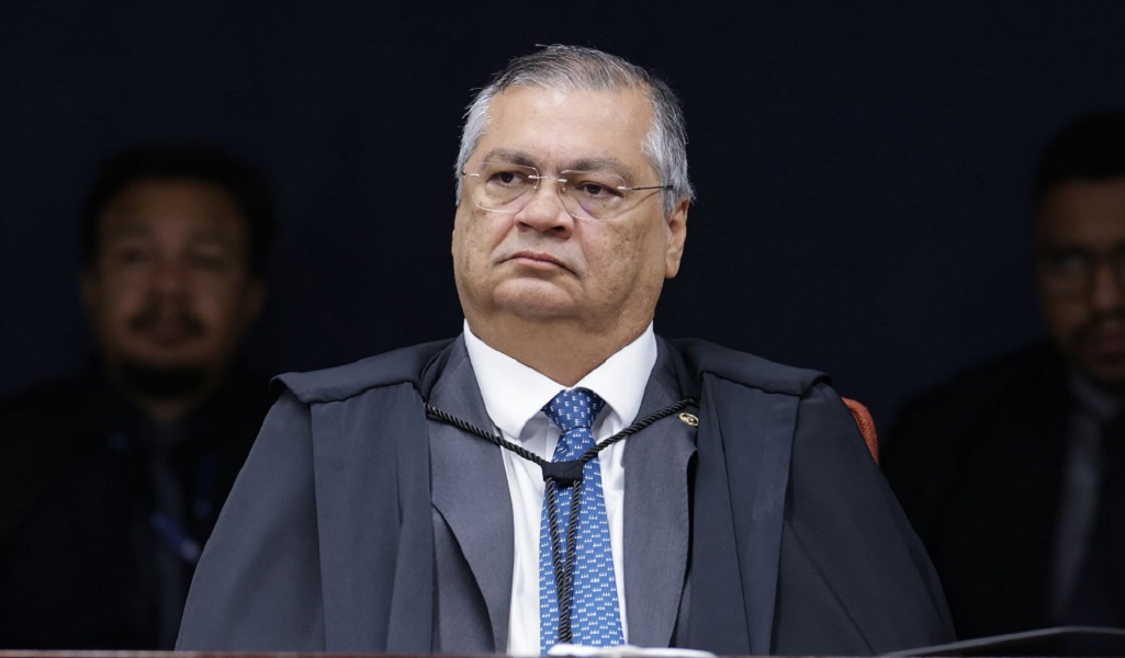 Dino acaba com aposentadoria compulsória como punição, e juízes perdem remuneração