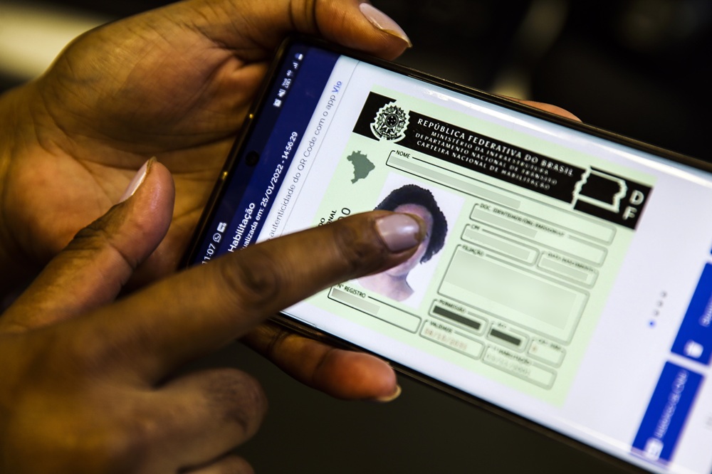 Renovação: qual o prazo máximo permitido por lei para dirigir com a CNH vencida sem levar multa?