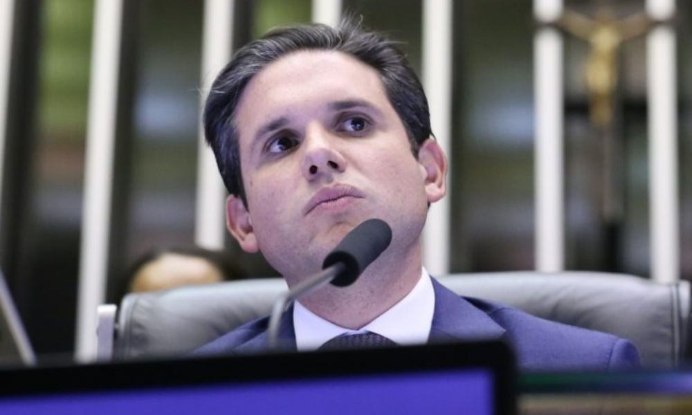 Motta afirma que relatório sobre terras raras será entregue no dia 4 de maio 