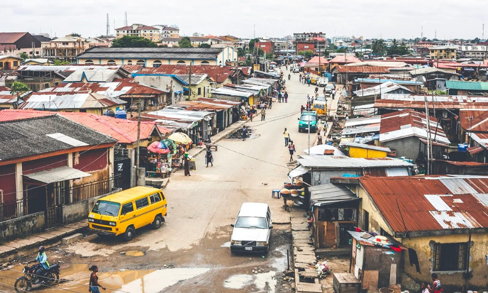 Homens armados invadem orfanato e sequestram ao menos 23 crianças na Nigéria 