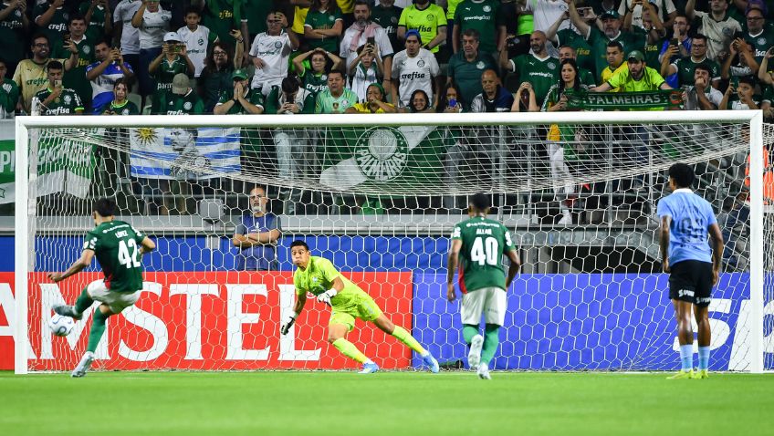 Em jogo sofrido, Palmeiras vence Sporting Cristal por 2 a 1 pela Libertadores