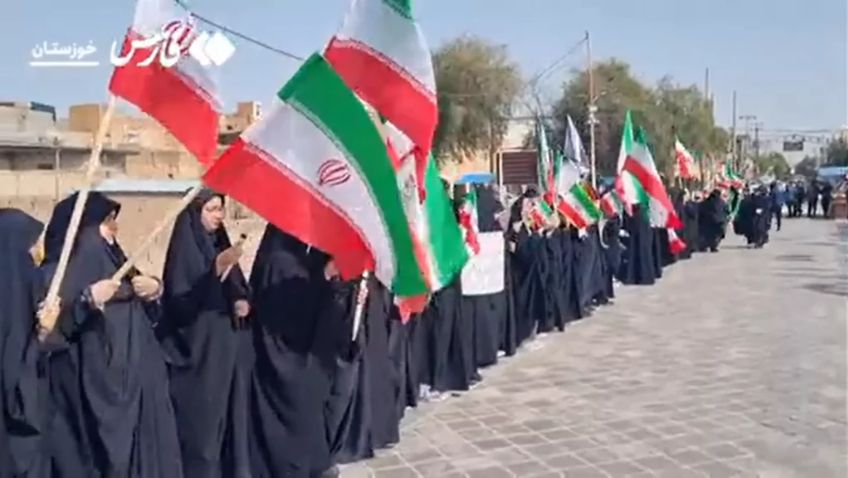 Iranianos formam correntes humanas em volta de centrais elétricas