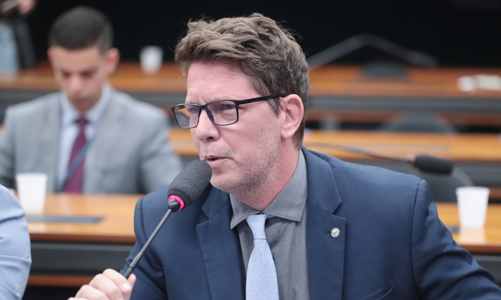 Após internação na UTI, deputado Mario Frias recebe alta do hospital