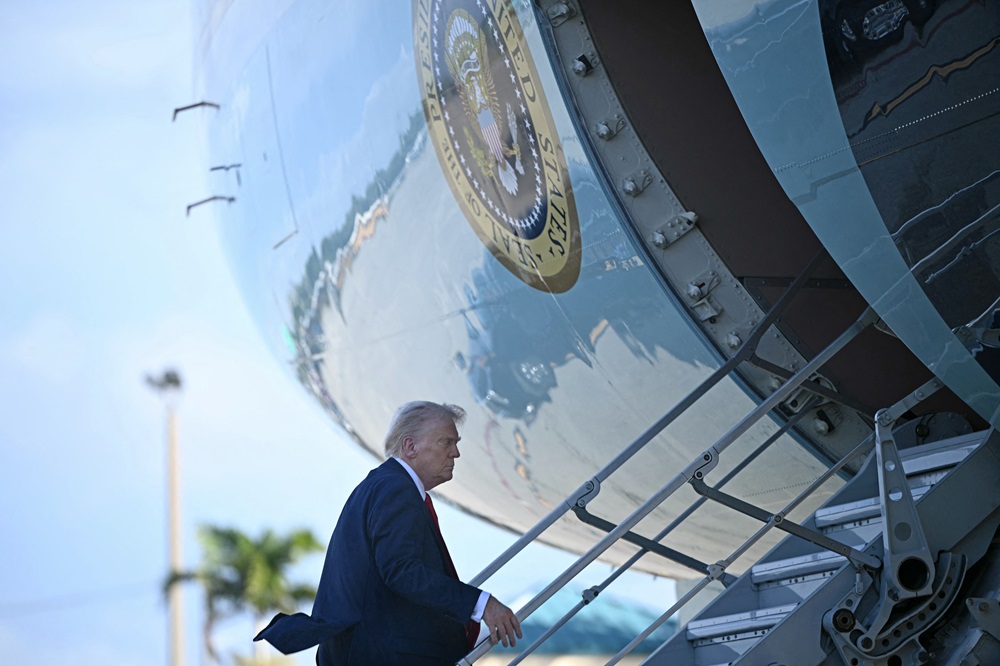 Musk, Tim Cook e mais 23: veja quem acompanha Trump em viagem à China