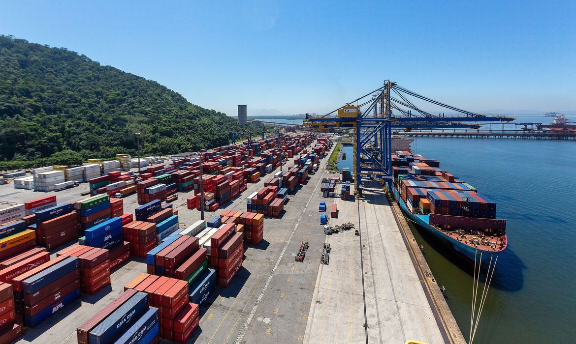 Brasil e EUA devem se encontrar no próximo mês para discutir tarifas, diz ministro