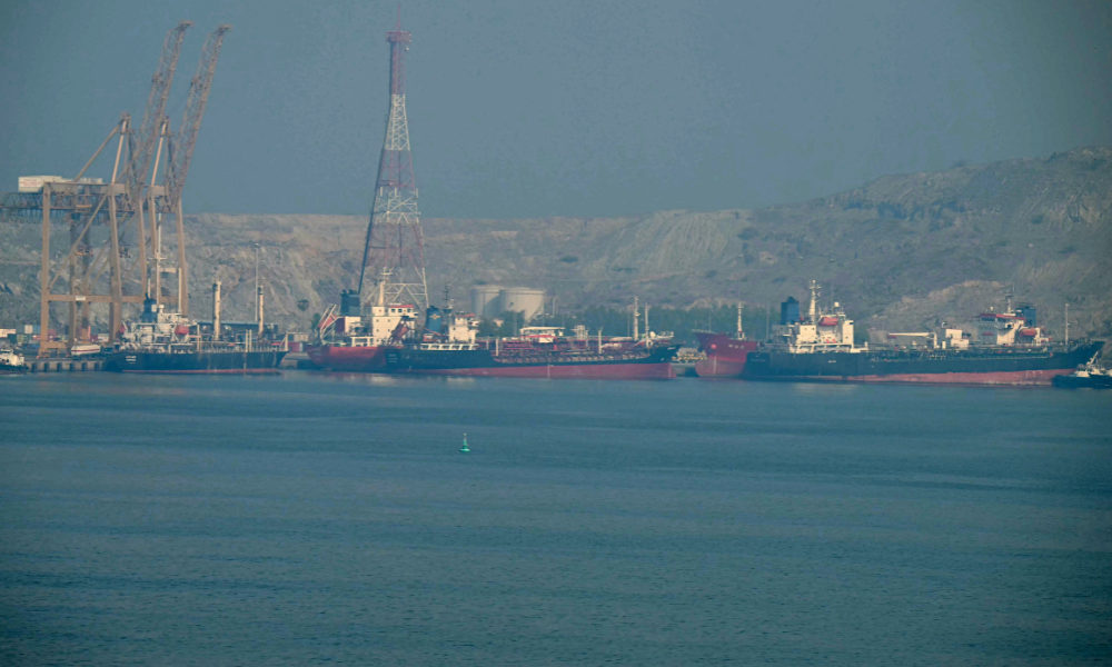 Irã fala em violação de cessar-fogo após Trump anunciar escolta de navios em Ormuz