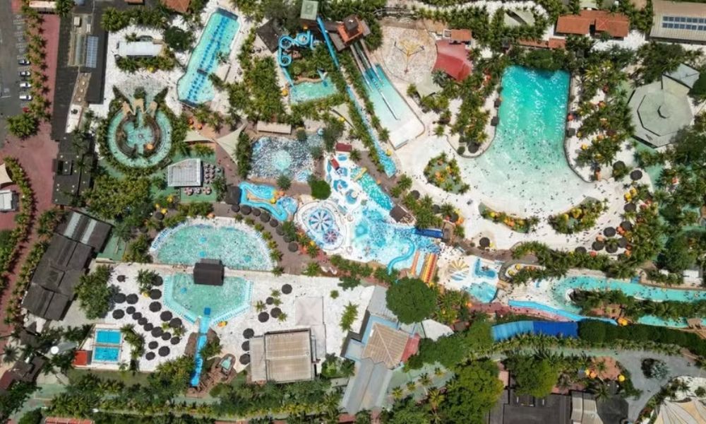 Quais são os 5 maiores e mais visitados parques aquáticos do Brasil para ir nas férias Quais são os 5 maiores e mais visitados parques aquáticos do Brasil para ir nas férias