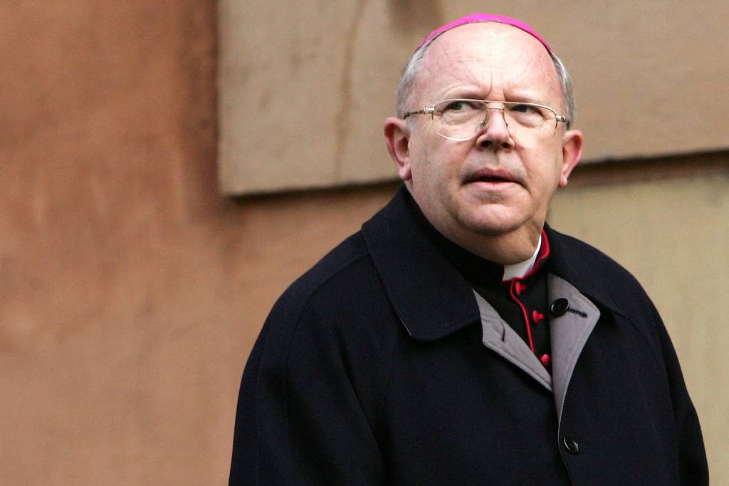 Cardeal francês se afasta de funções após confessar abuso contra menina de 14 anos