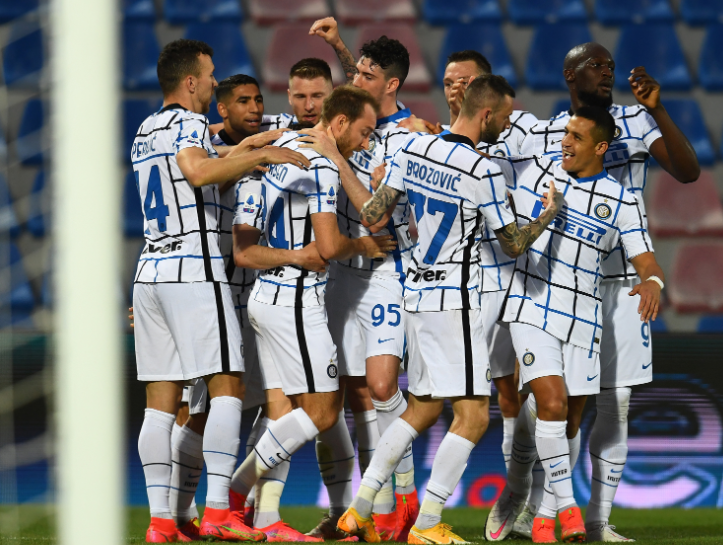 Inter de Milão vence o Crotone e conquista o Campeonato Italiano após 11 anos