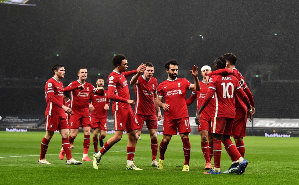 Liverpool bate Totenham por 3 a 1 e volta a vencer no Campeonato Inglês
