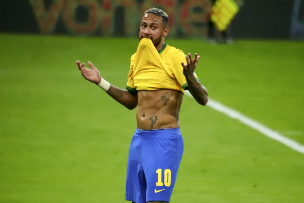 Neymar rebate críticas sobre vida fora dos gramados: ‘Como você fica 12 anos no auge sem se cuidar?’