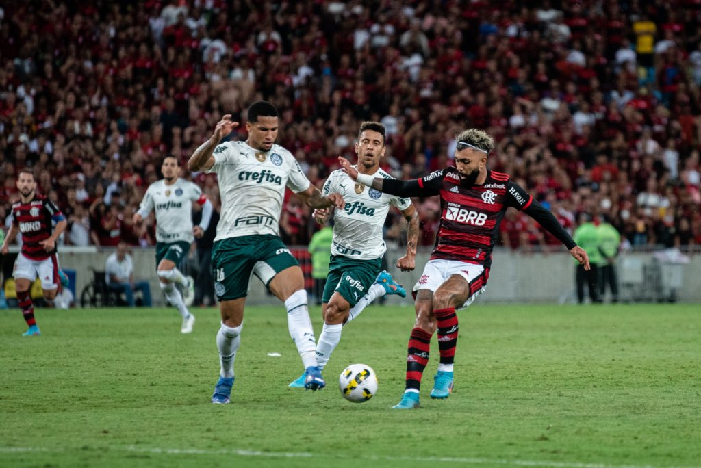 Flamengo e Palmeiras empatam sem gols em jogo quente no Maracanã