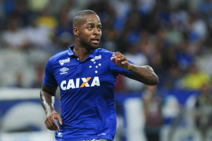 Ex-Vasco e Cruzeiro, Dedé anuncia aposentadoria aos 35 anos
