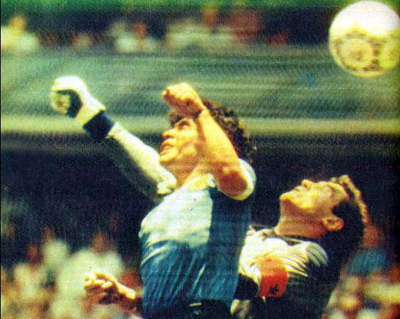 ‘La Mano de Dios’: Camisa de Maradona usada na Copa de 1986 vai a leilão