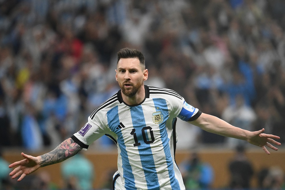 Campeão de tudo com a Argentina, Messi pode chegar ao 100º gol pela seleção nesta terça-feira 