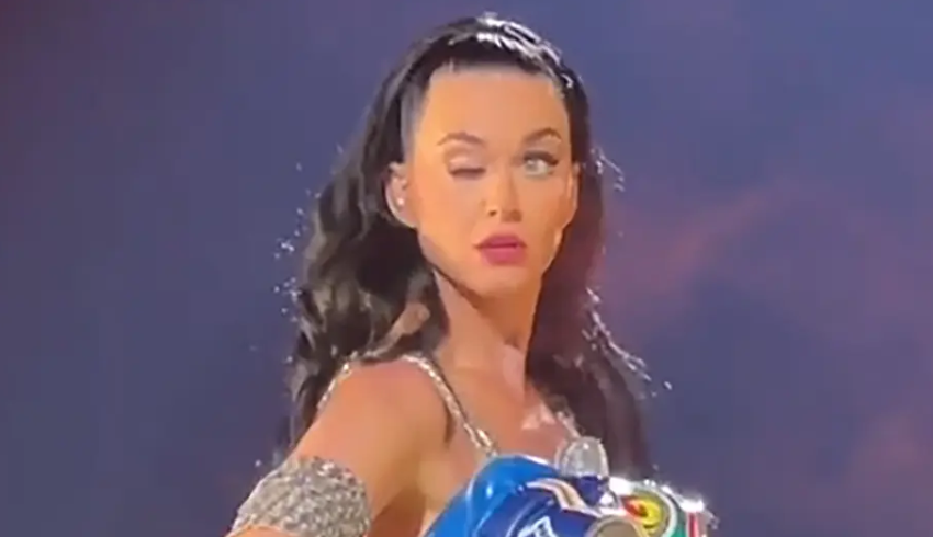 Katy Perry dá explicação após viralizar vídeo em que não consegue abrir um dos olhos