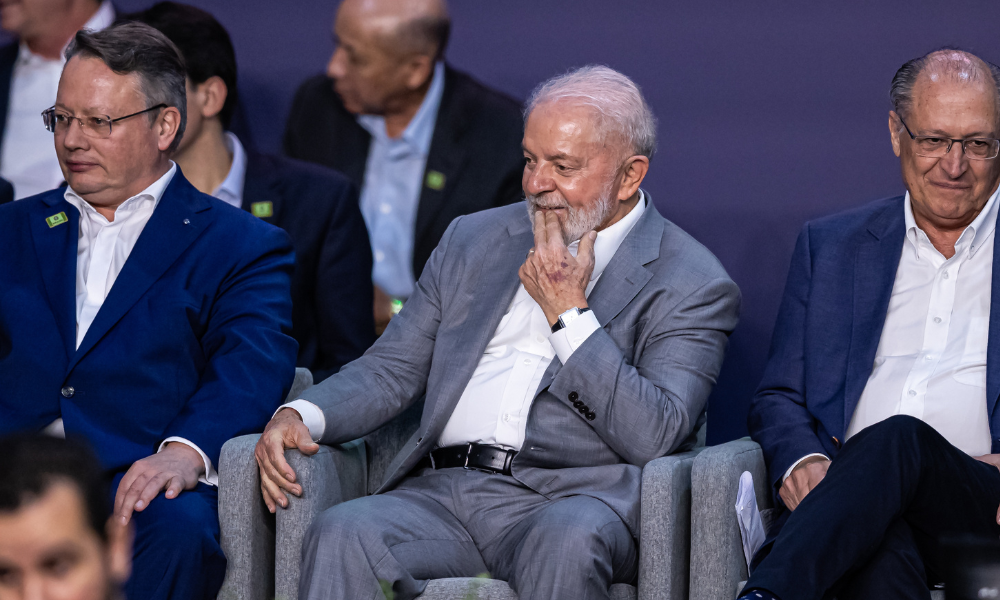 Montadoras irão investir R$ 41 bi no Brasil, diz Lula