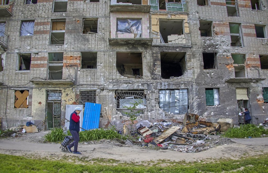 Bombardeios russos em Kharkiv deixam nove mortos, entre eles um bebê