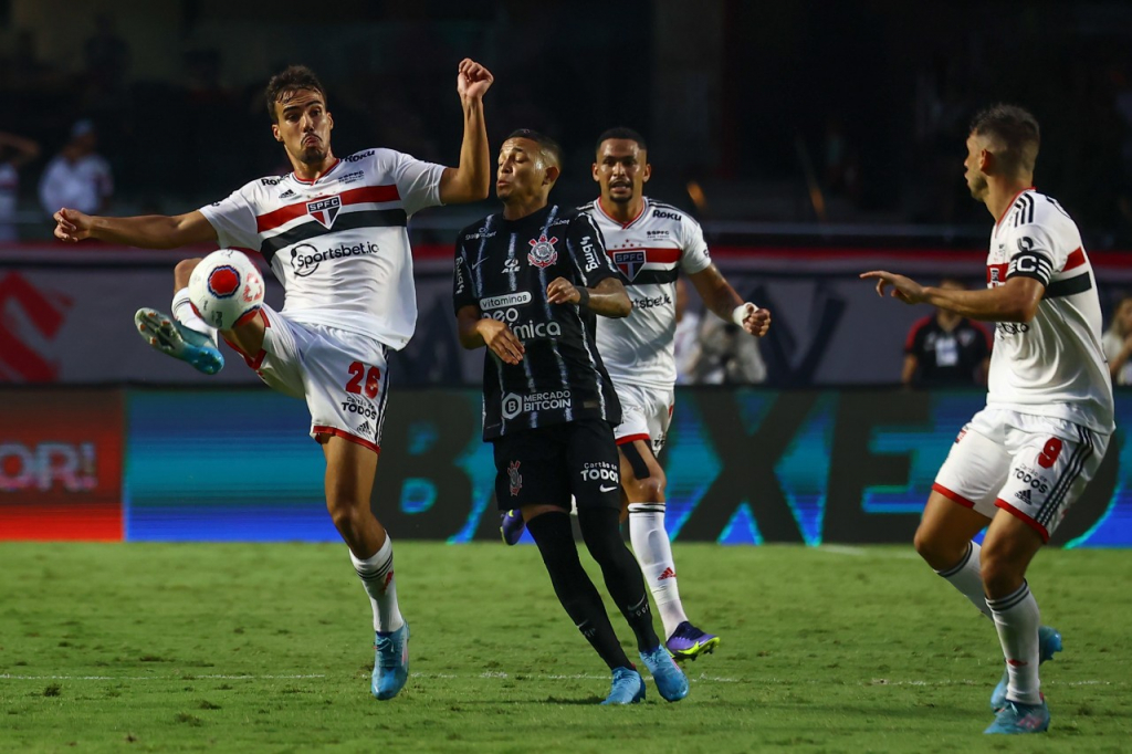 Corinthians e São Paulo se enfrentam no Morumbi em clássico com tabu em jogo; confira