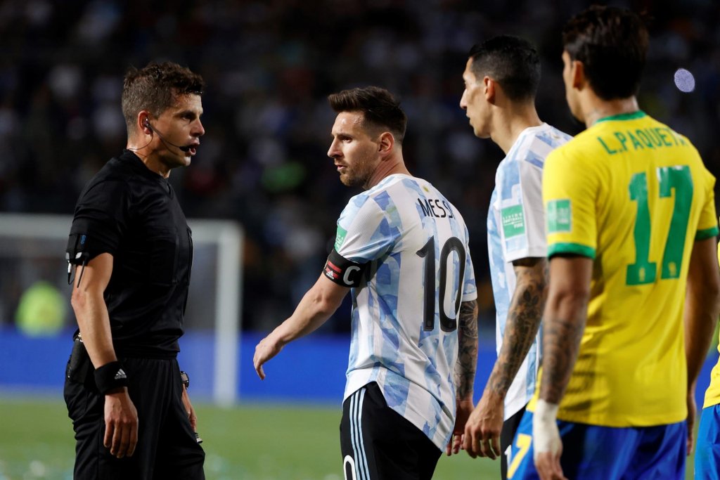 Conmebol suspende árbitros de Argentina x Brasil por ‘erro grave’ em lance envolvendo Otamendi
