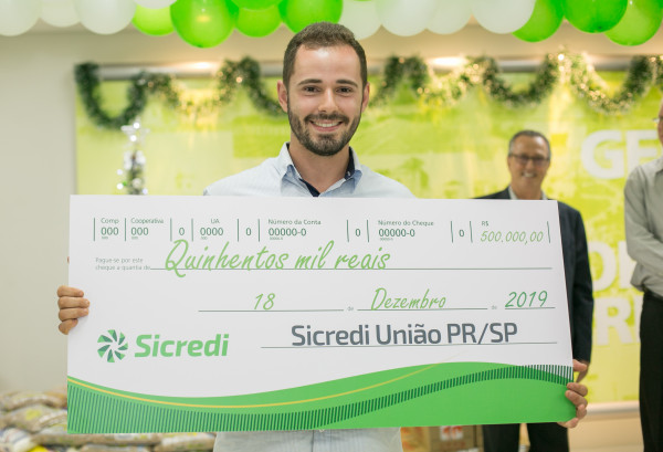Com sorteios semanais e prêmio final de R$ 1 milhão,  campanha de incentivo à poupança do Sicredi chega na reta final