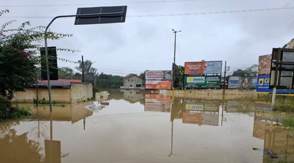Enchentes atingem Santa Catarina e mais de 800 pessoas precisam sair de casa